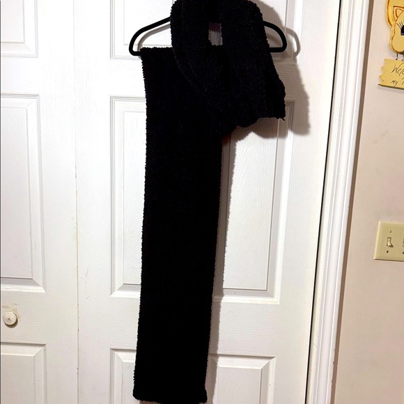 Cozy Black Sherpa Scarf - Picture 1 of 3